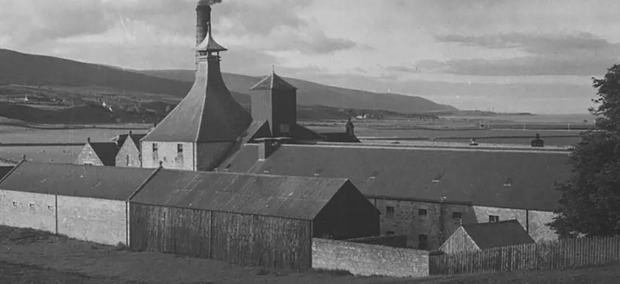 An old black and white picture of Clynelish distillery