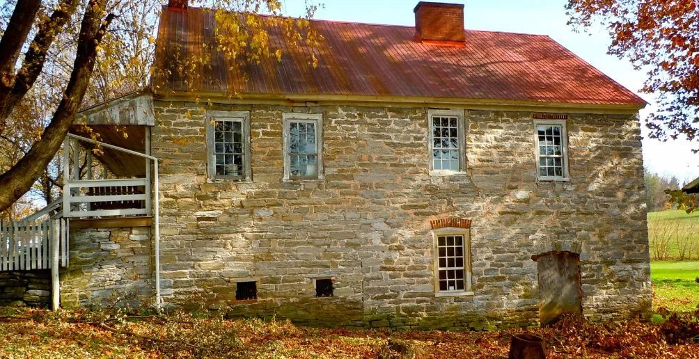 Vorderansicht des Schaeffer-Hauses in Schaefferstown, Pennsylvania